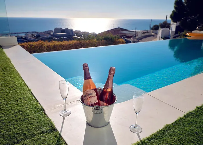 Villa In With Pool, Jacuzzi, Bbq, View, Ac, 12pax *