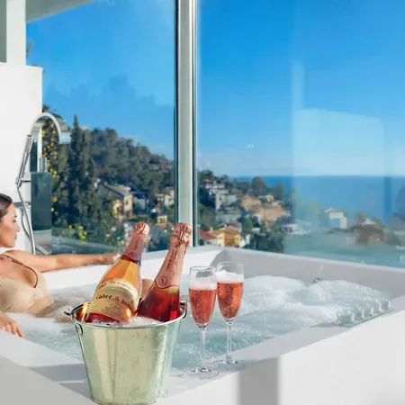 In With Pool, Jacuzzi, Bbq, View, Ac, 12pax ヴィラ シッチェス
