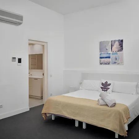 Vila In With Pool, Jacuzzi, Bbq, View, Ac, 12pax Sitges