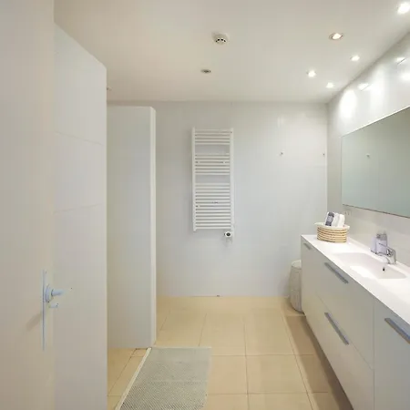 In With Pool, Jacuzzi, Bbq, View, Ac, 12pax Sitges