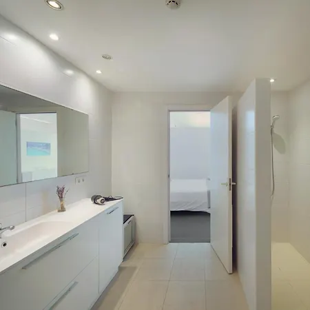 Vila In With Pool, Jacuzzi, Bbq, View, Ac, 12pax Sitges