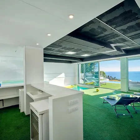 ヴィラ In With Pool, Jacuzzi, Bbq, View, Ac, 12pax *