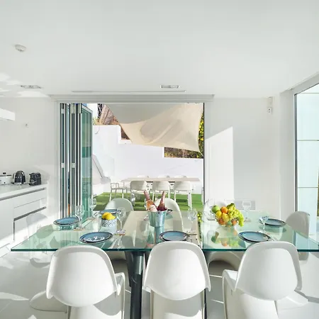 In With Pool, Jacuzzi, Bbq, View, Ac, 12pax