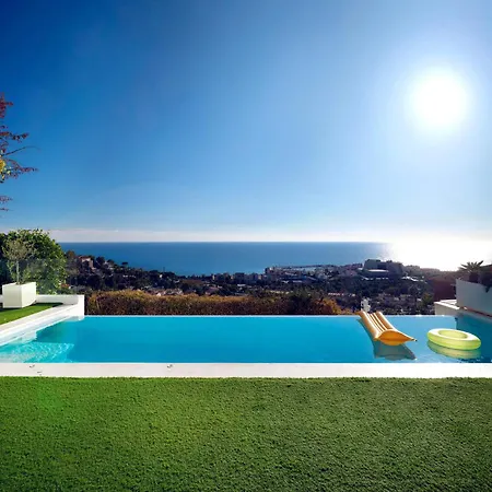 빌라 In With Pool, Jacuzzi, Bbq, View, Ac, 12pax 시체스