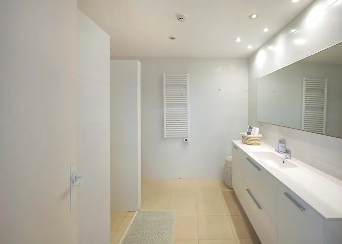 In With Pool, Jacuzzi, Bbq, View, Ac, 12pax Sitges