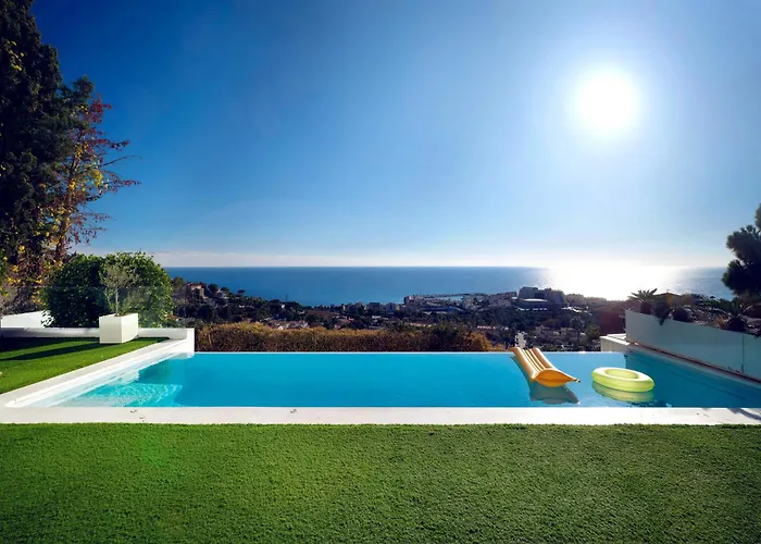 Vila In With Pool, Jacuzzi, Bbq, View, Ac, 12pax Sitges