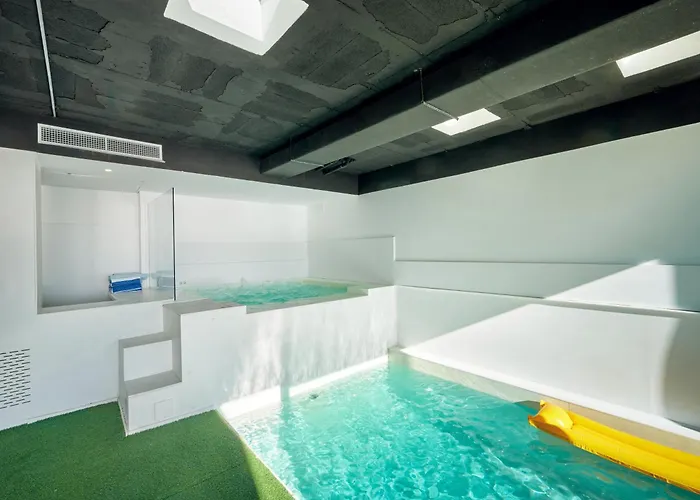 In With Pool, Jacuzzi, Bbq, View, Ac, 12pax 锡切斯