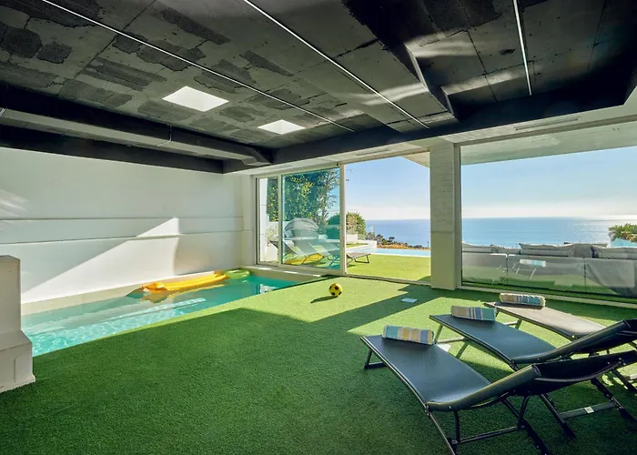 In With Pool, Jacuzzi, Bbq, View, Ac, 12pax