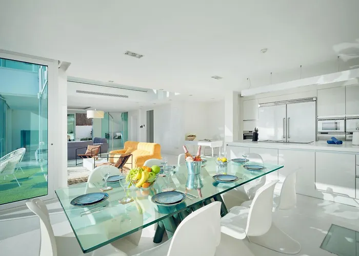 In With Pool, Jacuzzi, Bbq, View, Ac, 12pax